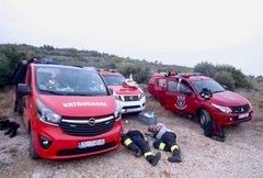 Za vatrogasce nema odmora, vatrena stihija se širi prema Makarskoj: Štete su već sada ogromne