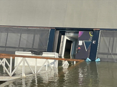 Počeo tonuti i prednji dio Freestylera: “Ne isključujemo mogućnost diverzije”