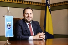 Policija pretresa kuću bivšeg gradonačelnika Sarajeva, više privedenih