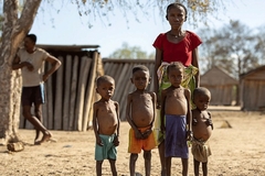 Žrtve klimatskih promjena: Djecu hrane insektima, vodu piju iz lokvi