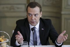 Medvedev o "zapadnim" sankcijama: Još niko nije ubrao žetvu preko TV i interneta