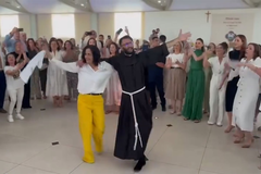 Fratar iz BiH proslavio stupanje u službu: "Danas, majko, rediš svoga sina" (VIDEO)