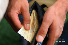 PROSJEK 962 KM Plate u BiH za oko pet odsto veće nego u septembru