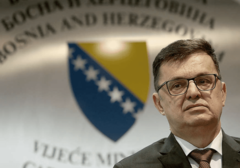 Tegeltija čestitao Dan Vojske Republike Srpske “Prilika da se sa posebnim pijetetom sjetimo onih koji su dali živote za mir i slobodu”