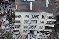 Dramatične scene u Istanbulu: Urušila se zgrada, najmanje sedam osoba zarobljeno, među njima i dijete