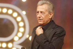 PJEVAČA JURILI POLICAJCI: Molio ih da mu ne pišu kaznu, napravio prekršaj pa kukao