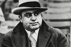 Unuke Al Kaponea na aukciji prodaju dedine predmete