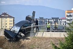 Jezive scene s mjesta nesreće na Stupu gdje je auto prošao kroz ogradu, povrijeđene tri osobe (FOTO)