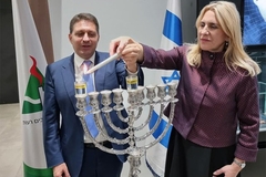 Cvijanovićeva učestvovala u obilježavanju Hanuke u Modinu