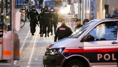 Policajci naoružani do zuba širom Beča: Izdato upozorenje – opasnost od napada na crkve (foto)