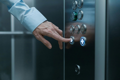 Nesreća u tržnom centru u Srbiji: Lift pao na radnika,nije mu bilo spasa