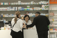 OGRANIČEN RAD I APOTEKAMA U SRPKOJ Novi zaključci nisu zaobišli ni farmaceute