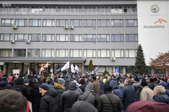 Stotine radnika "Arselor Mitala" protestuje u Zenici