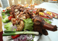 Preko pečenja i meze do NAPADA ŽUČI ILI PANKREASA: Poslije posta izbjegavati VELIKE KOLIČINE MASNE HRANE