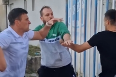 (VIDEO) Sramotne scene u Premijer ligi BiH: Tukli se članovi Leotara i Zrinjskog