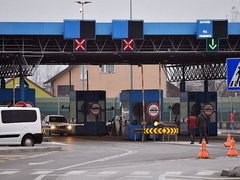 Pokušao da nadmudri carinike, oni ga izuli i papreno kaznili (FOTO)