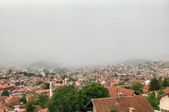 U BiH danas pretežno oblačno, poslijepodne najavljeni i lokalni pljuskovi