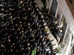 Užasna scena iz Rima: Masa salutira fašistički pozdrav (VIDEO)