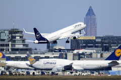 Drama na nebu: Avionu "Lufthanse" otkazao motor