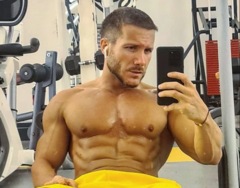 ZA TRBUŠNJAKE DAO 4.800 EVRA Saša Kovačević se podvrgao estetskom zahvatu u Turskoj da bi imao ovakvo tijelo