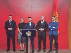 BOŠNJACI I FORCA NISU POTPISALI Podnesena inicijativa za rušenje Vlade Dritana Abazovića