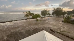 CUNAMI UNIŠTAVA SVE PRED SOBOM /VIDEO/Veliki talasi zapljusnuli Tongo, ljudi bježe u panici, prizori sa ostrva su zastrašujući