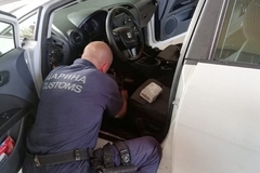 OTKRILI KOMORU U AUTOBUSU: Carinici na prelazu Gradina zaplijenili 53 kilograma marihuane