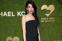 Saradnica Hilari Klinton tvrdi da ju je napastvovao senator