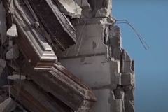 Urušilo se groblje, sanduci vise sa litice (VIDEO)