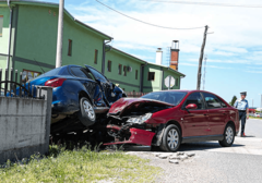 TEŠKA NESREĆA U PRIJEDORU Majku i dijete izvlačili iz automobila