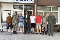 Posada helikoptera Oružanih snaga BiH koji je danas pao u jezero je dobro, posjetio ih ministar Helez