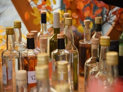 Carina prodaje više od 2.300 litara rakije, početna cijena "smiješna"