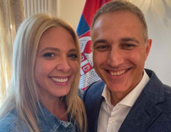 Stefanović objavio fotografije s pevačicom – Milica Todorović uskoro u uniformi