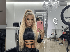 NEMORALNA PONUDA Manekenka tvrdi da su joj nudili 60.000 evra da zavede Novaka Đokovića