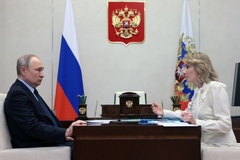 Žena koja je optužena s Putinom: Netačno, nejasno
