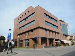 UIO za 45 zaposlenih traži plate veće i do 50 posto