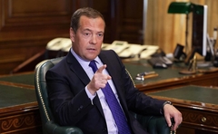 Medvedev: "Da li je Japan zaboravio Hirošimu i Nagasaki? Japanski premijer je ponizno i lojalno svom američkom gospodaru pričao "gluposti"!"