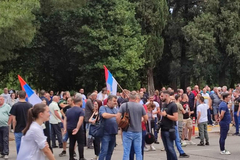 Završen skup ispred Vlade Crne Gore: Skandirali "Izdaja"