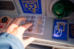 Pokušao opljačkati bankomat eksplozivom pa oštetio zgradu