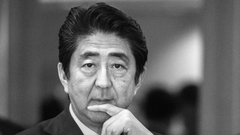 PREMIJER SA NAJDUŽIM STAŽOM U ISTORIJI JAPANA Preminuo Šinzo Abe od posljedica ranjavanja /video/