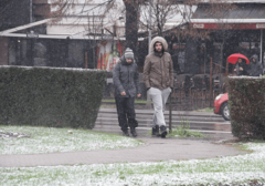 NA PLANINAMA OLUJNI UDARI Sutra oblačno vrijeme uz kišu i jak vjetar