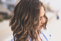 Kako napraviti raskošne lokne, a da ne oštetite kosu