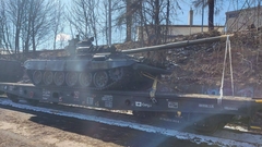 Stižu prvi tenkovi EU u Ukrajinu (FOTO)