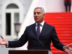 Milo Đukanović drži predavanje u Sarajevu