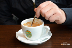 Zašto kafu i čaj zapravo ne treba zaslađivati