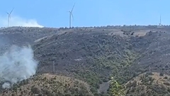 Helikopter Oružanih snaga BiH na požarištu iznad Mostara: Vatrogascima nevolje pričinjava jak vjetar