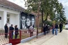 Roditelji djece ubijene u "Ribnikaru" posjetili porodice ubijenih kod Mladenovca