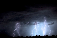 Na snazi narandžasti meteoalarm: Očekuju se jaki pljuskovi i oluja