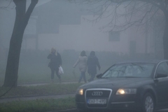 VOZITE PAŽLJIVO: Kolovozi mokri i klizavi, potreban oprez