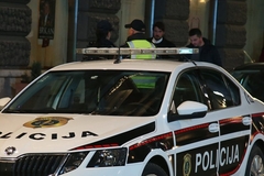 KARAMBOL NA PUTU Sudarila se dva vozila i traktor sa prikolicom, teško povrijeđena jedna osoba